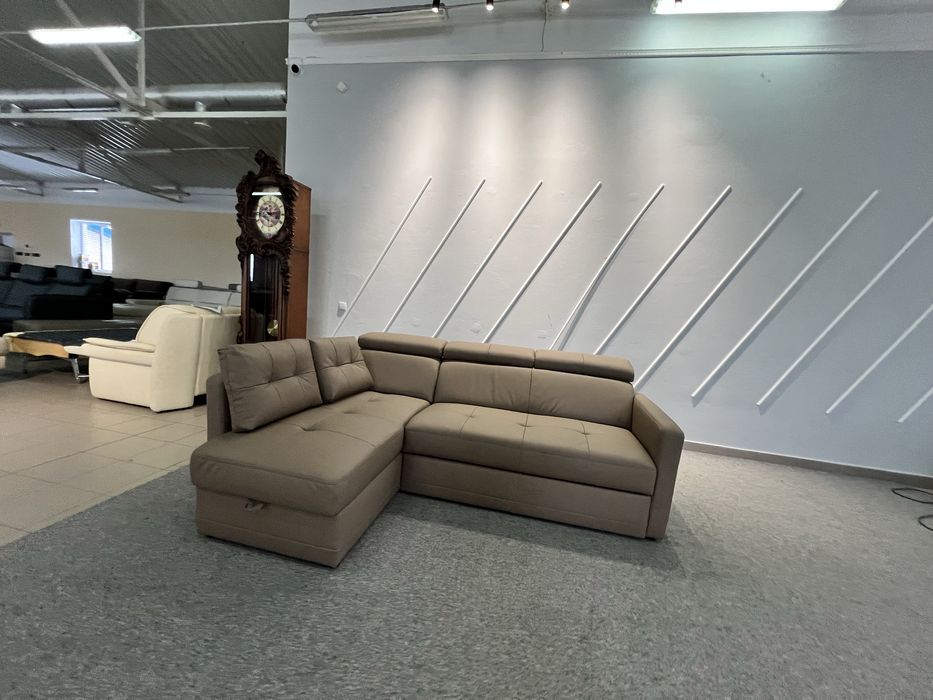 Диван шкіряний кутовий розкладний з нішею виставковий стан новий