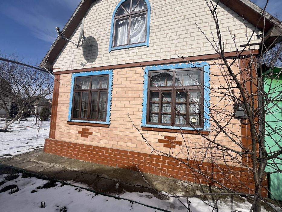 Дача з грубою, великим каміном та банею