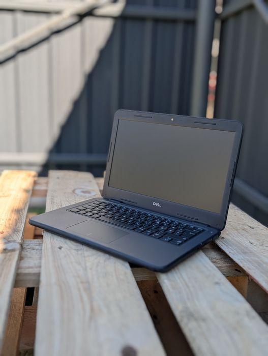 Ноутбук Dell Latitude 3300	/i3-7020U/8/256/HD/13"/бюджетний