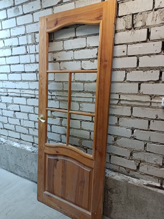Продам дверь дерево  б/у
