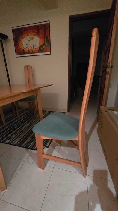 Mesa com 4 cadeiras extensivel