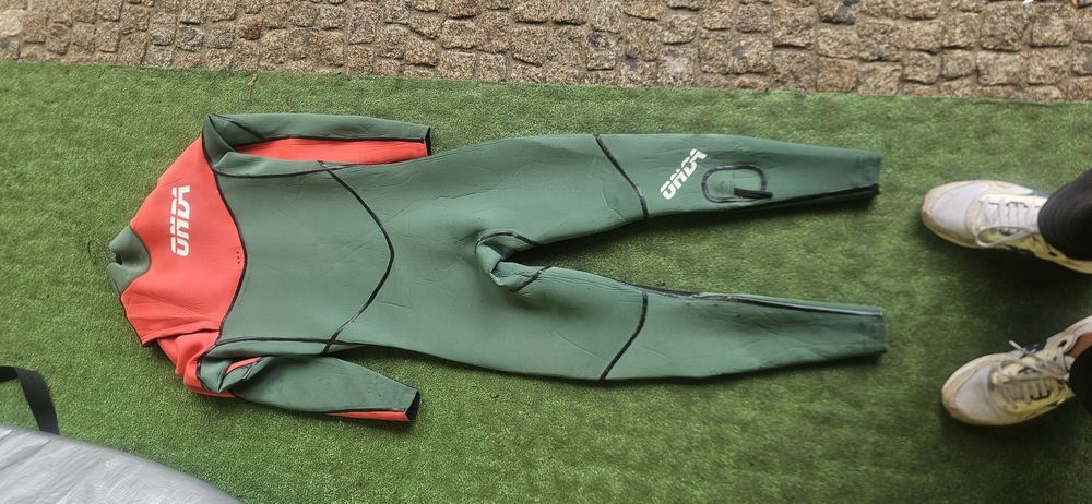 Fato de surf  Bom estado