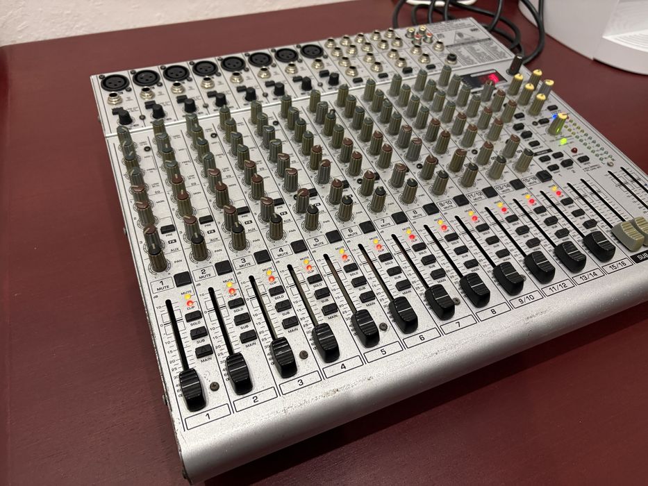 Микшерный пульт Behringer UB2222FX-Pro