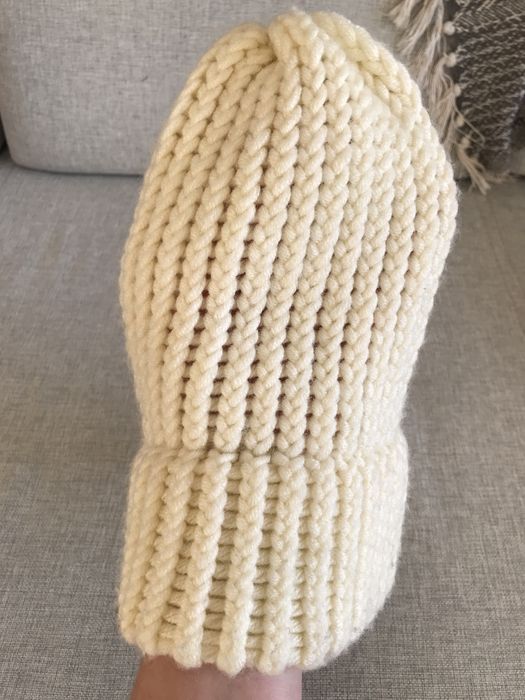 Zimowa czapka z wełną merino kremowa gruby splot
