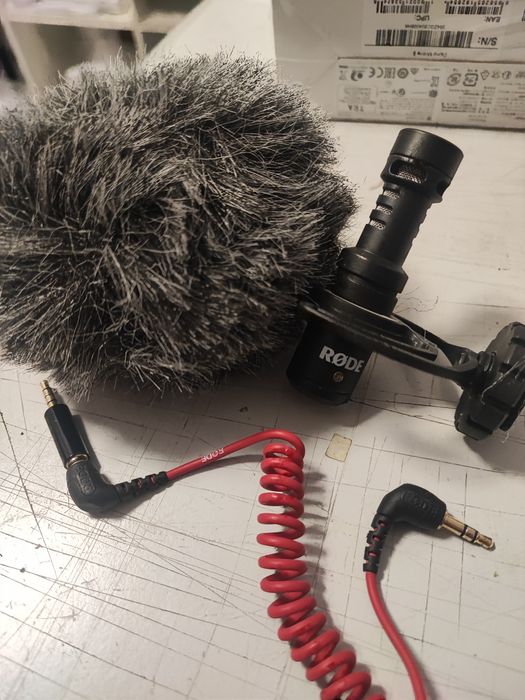 Microfone RØDE com Deadcat + Cabo (Gravação Vídeo/Áudio)