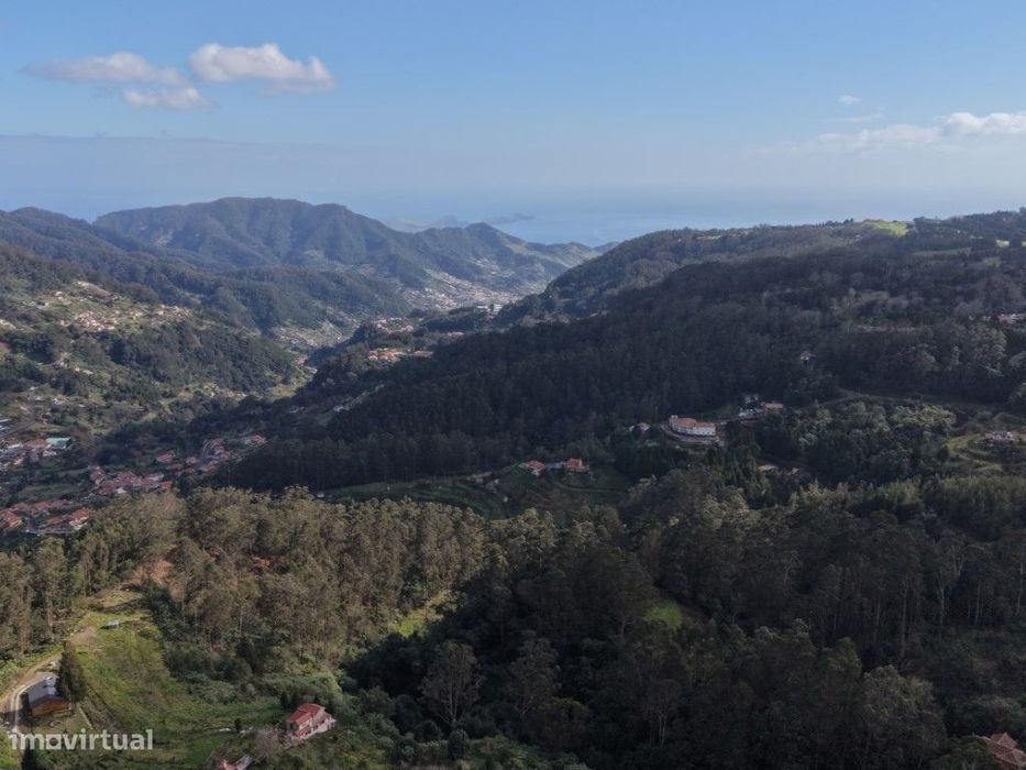 Prédio Misto à Venda - Santo da Serra