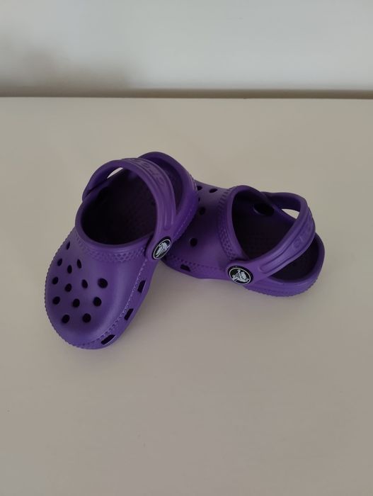 Crocs criança roxas