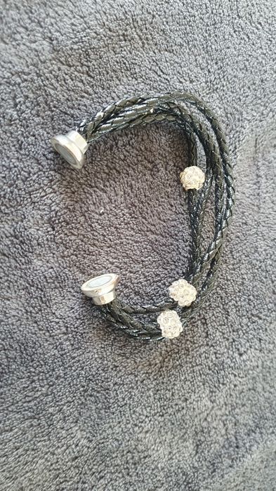 Czarna skórzana bransoletka