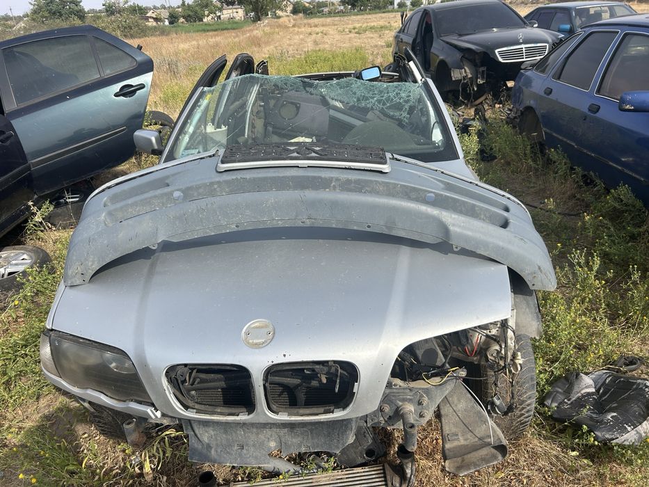 Капот та передній бампер BMW E46 до рестайлінгу