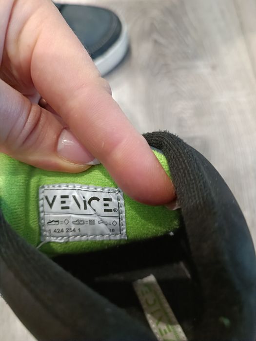 Боти і черевики зимові