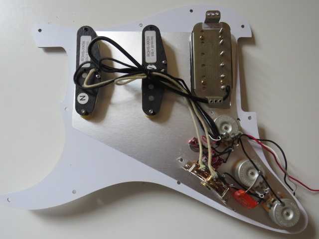 Pickguard completo para super strat com pickups seymour duncan