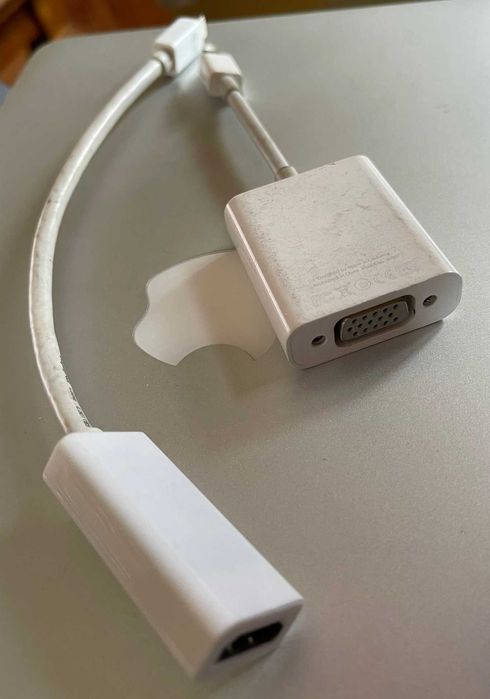 MacBook Air 11 cali  2013 r. + mysz + przejściówki oryginalne