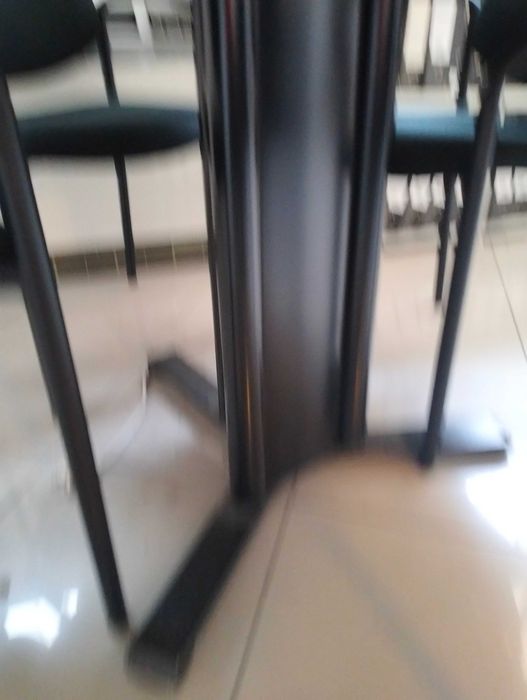 Vendo mesa de escritório com 4 cadeiras.