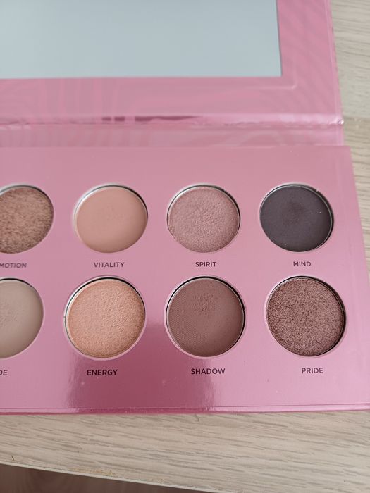 Paleta cieni do powiek Eveline Pure Soul