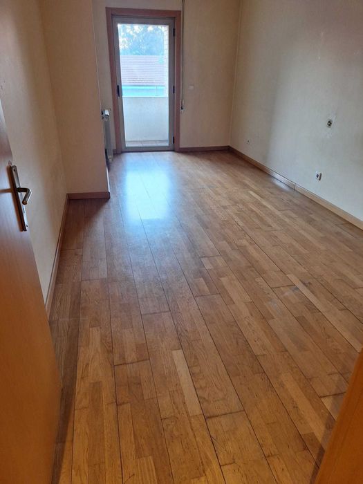 Apartamento T2 Com Garagem Para Arrendamento Em Astromil, Paredes