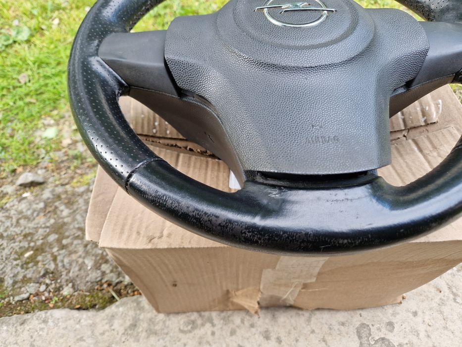 Skórzana kierownica Opel Corsa D