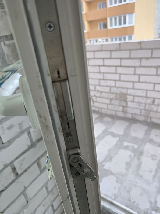 Дверь металлопластиковая