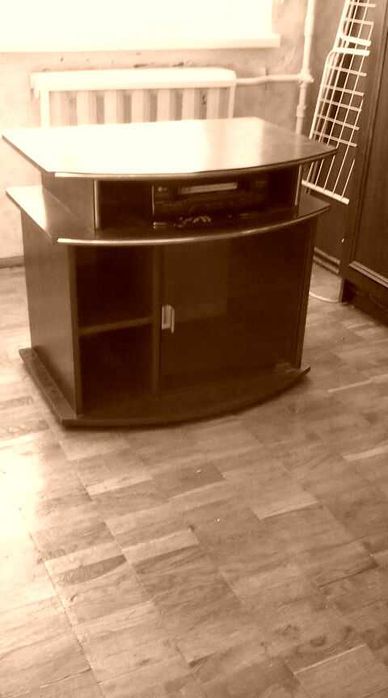 тумбочка під телевізор