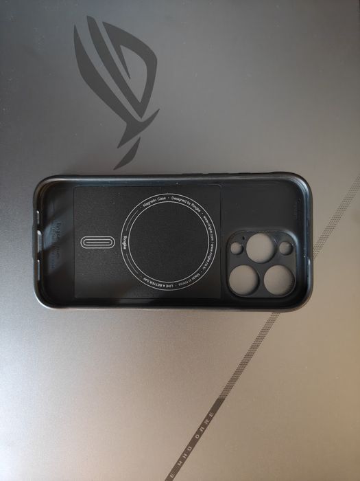 Продам чохли на iphone 16 pro