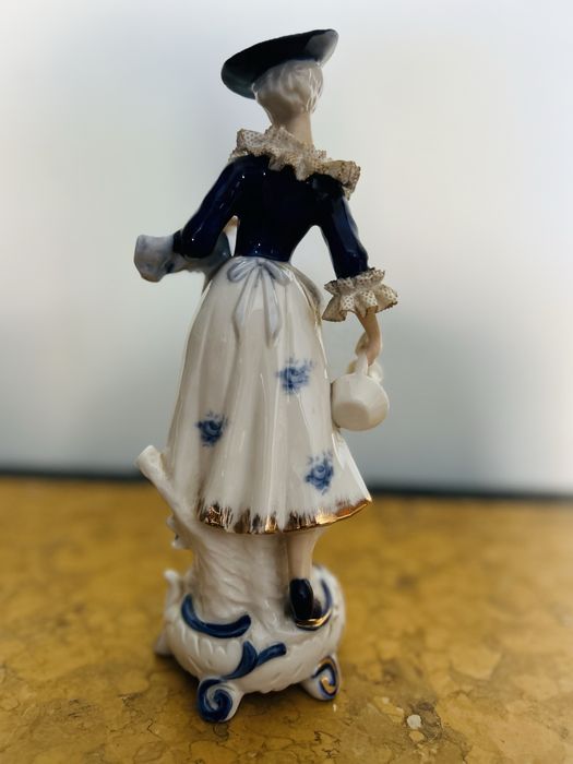 Estatueta de porcelana