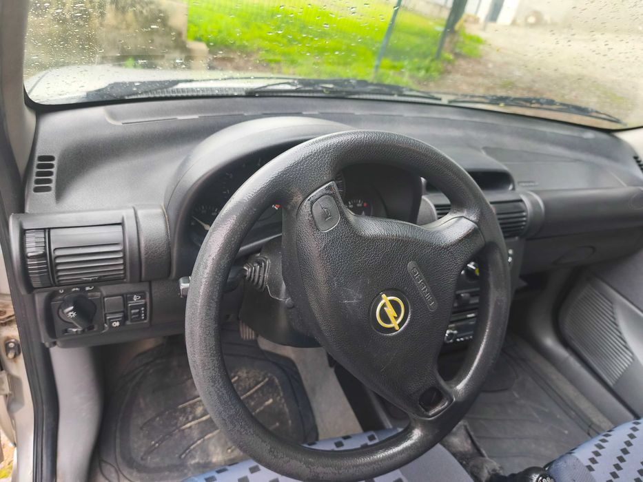 Carro em boas condições