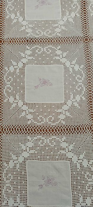 Toalha de mesa de linho e renda