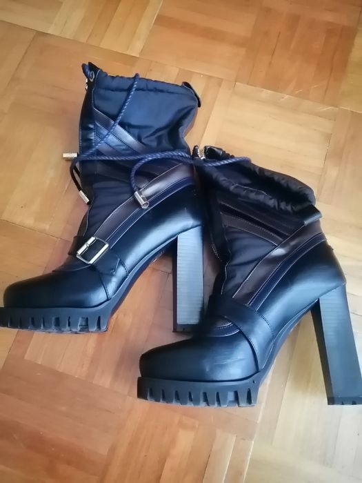 Botas cano alto novas