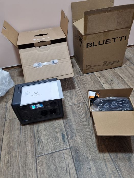 Продам зарядну станцію BLUETTI PowerOak EB55 700W. Куплена рік тому.