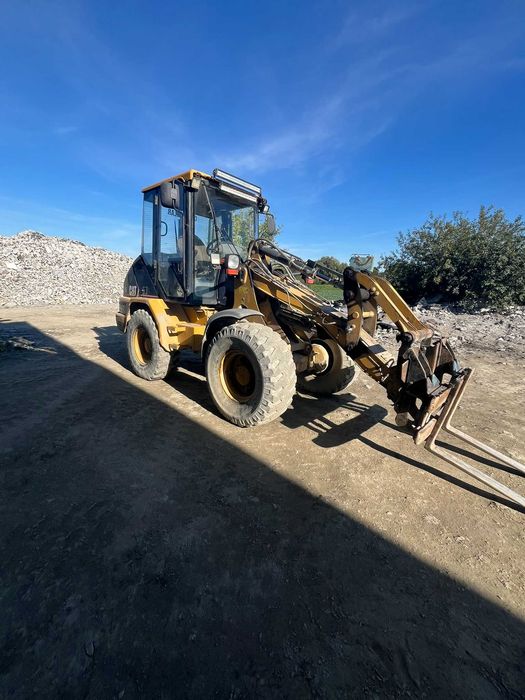 Na sprzedaż ładowarka kołowa Caterpillar CAT 906 z 2007 roku
