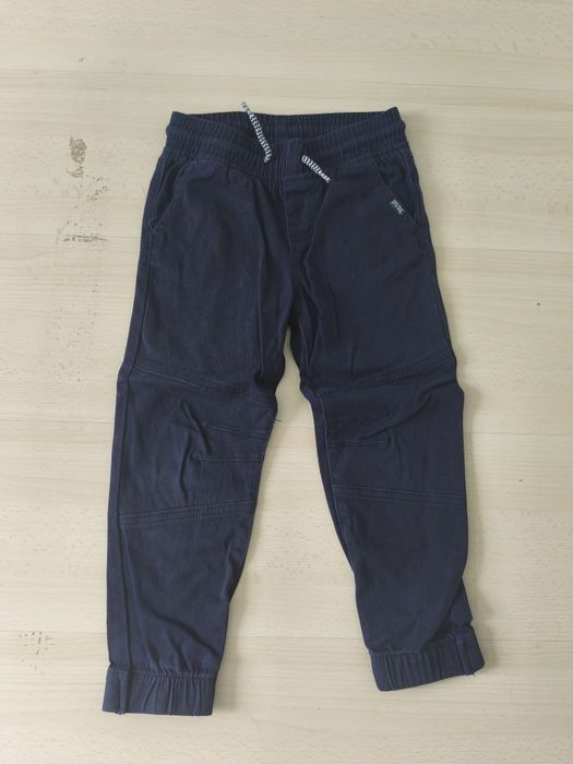 Spodnie granatowe dla chłopca eleganckie joggery 104