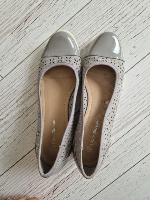 Buty na koturnie ażurowe rozm. 38