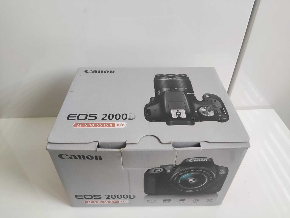 Aparat fotograficzny Canon EOS 2000d wraz z obiektywem