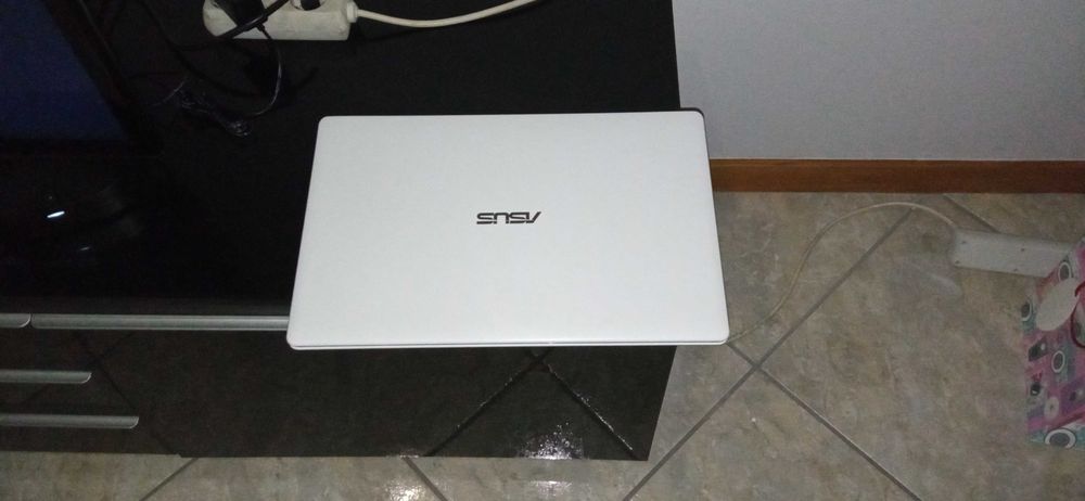 Portátil Asus - Rigorosamente impecável