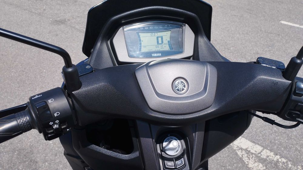 Scooter Yamaha NMax 125 connect bom estado Nov2021