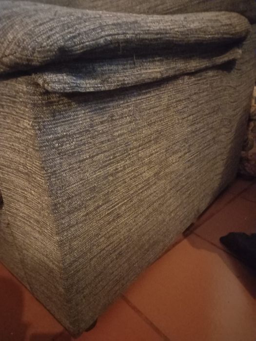 Sofa de dois lugares cinza