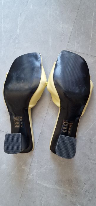 Klapki na szerokim obcasie