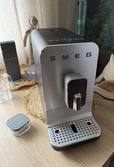 Кофемашина зерновая smeg