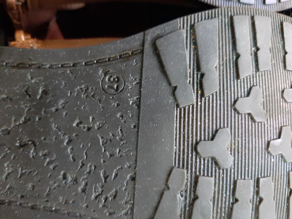 Botas castanhas semi novas T37