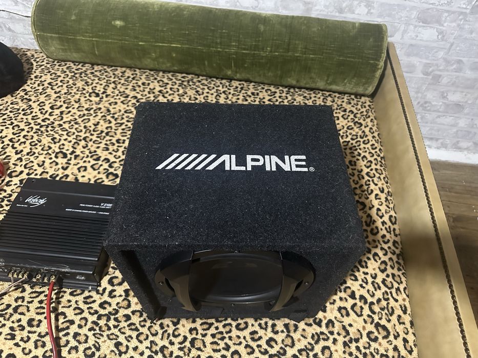 Amplificador velocity v2100 com subwoofer alpine