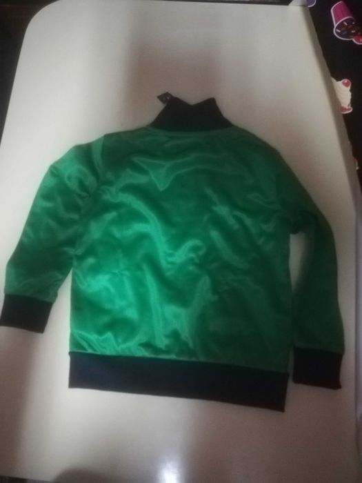 Blusão novo de fato treino para crianças dos 3/4 anos.