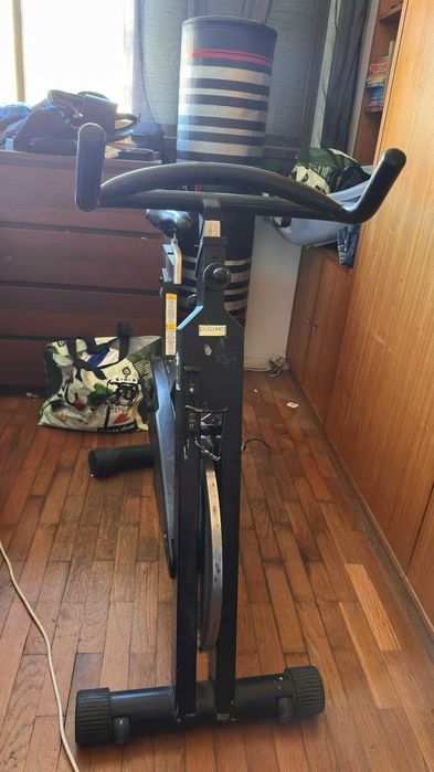 Bicicleta estática em bom estado