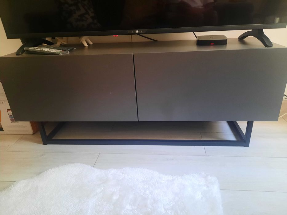 Base tv cinza c/ 120cm