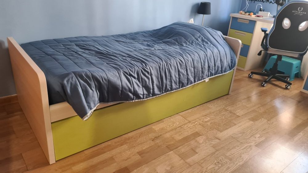 Quarto juvenil menino