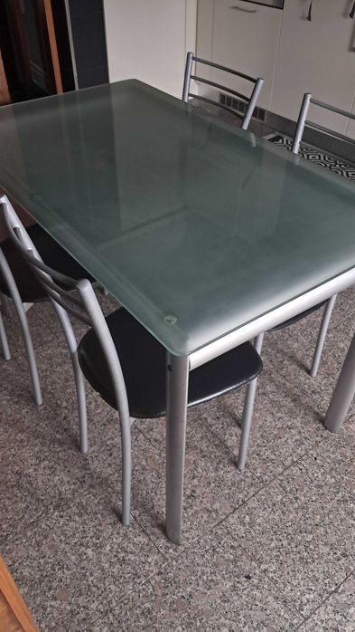 Mesa de Cozinha e 4 Cadeiras