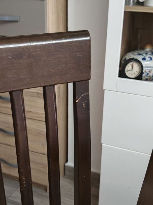 Mesa e quatro cadeiras