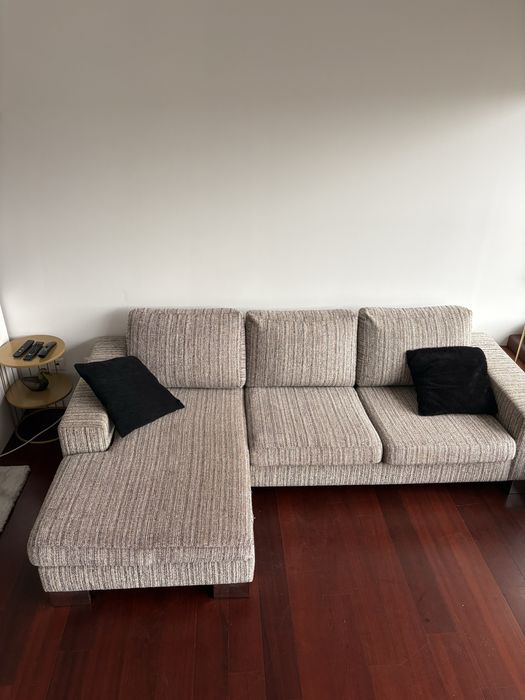 Sofá chaise long cinza