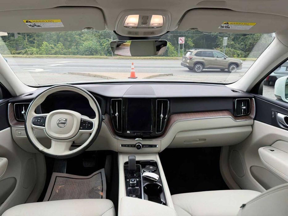 Volvo XC60 B5 Momentum      2022