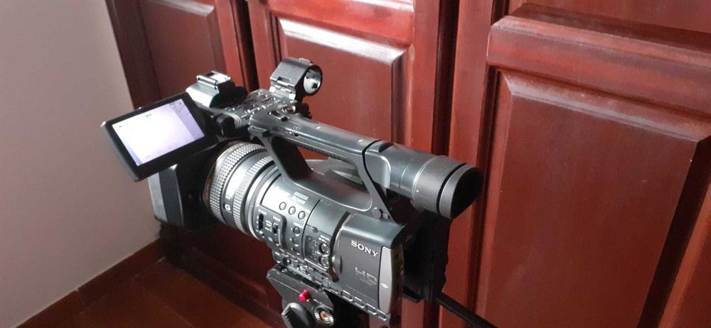 Câmara de filmar profissional Sony HDR AX-2000
