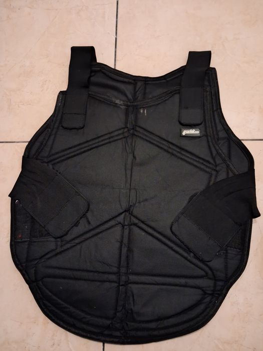 Arma e equipamento de paintball