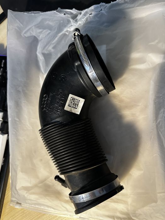 Патрубок audi 06L129629